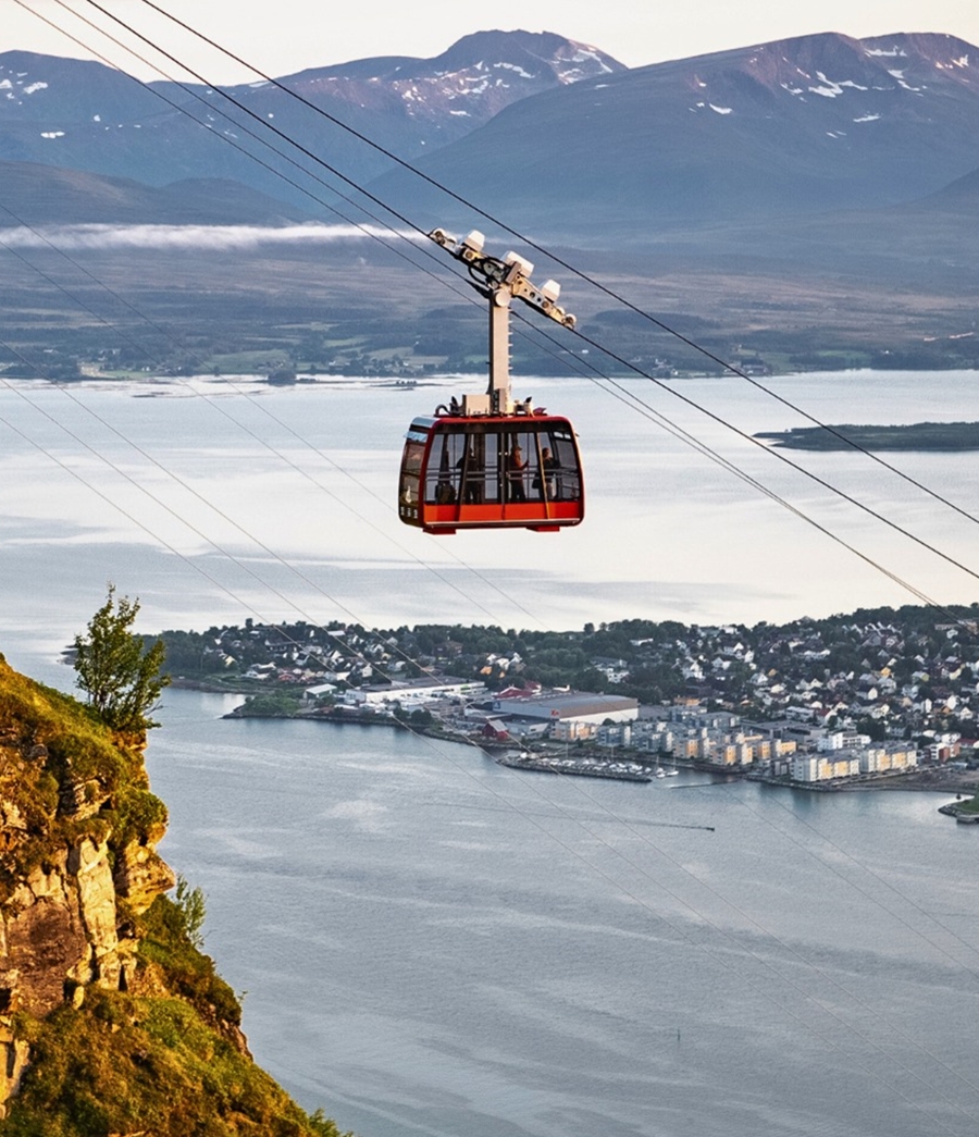 Ziua 3: Excursie optionala: vizita unei ferme de reni - Tromsø si Svalbard - Marele tur la vanatoare de Aurore Boreale